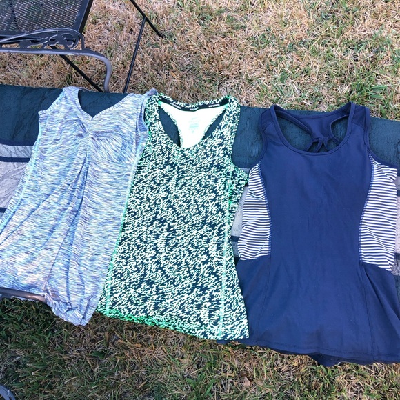 3 Tops 1 Nike, 1 Lucy, 1 Kyodan XS/S - Picture 6 of 6